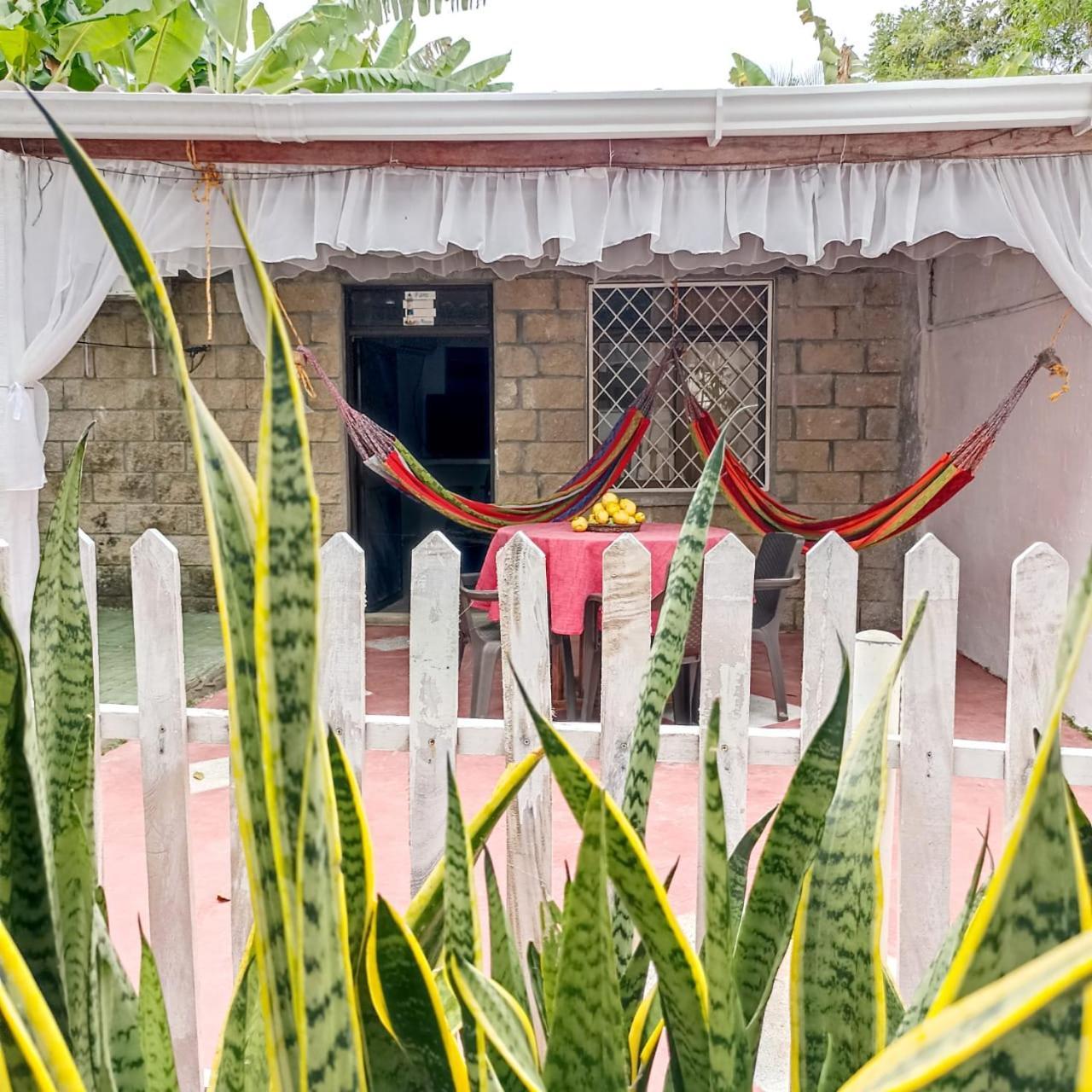 Hostal Corales Tolu Exterior photo